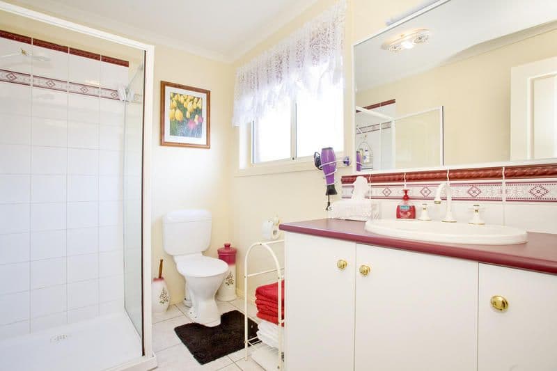 10 Nivek Court, ST ALBANS PARK VIC 3219, St Albans Park - Thumbnail 3