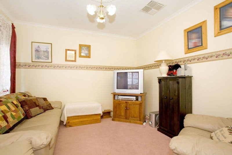 10 Nivek Court, ST ALBANS PARK VIC 3219, St Albans Park - Thumbnail 4