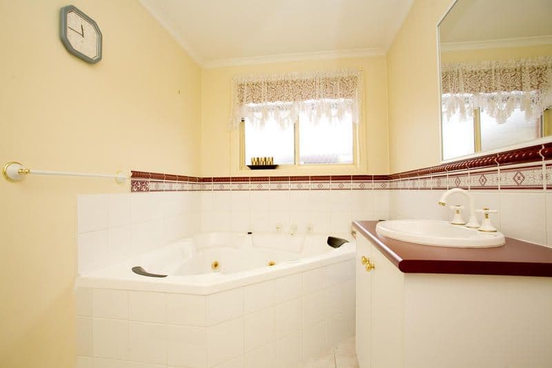 10 Nivek Court, ST ALBANS PARK VIC 3219, St Albans Park - Thumbnail 5