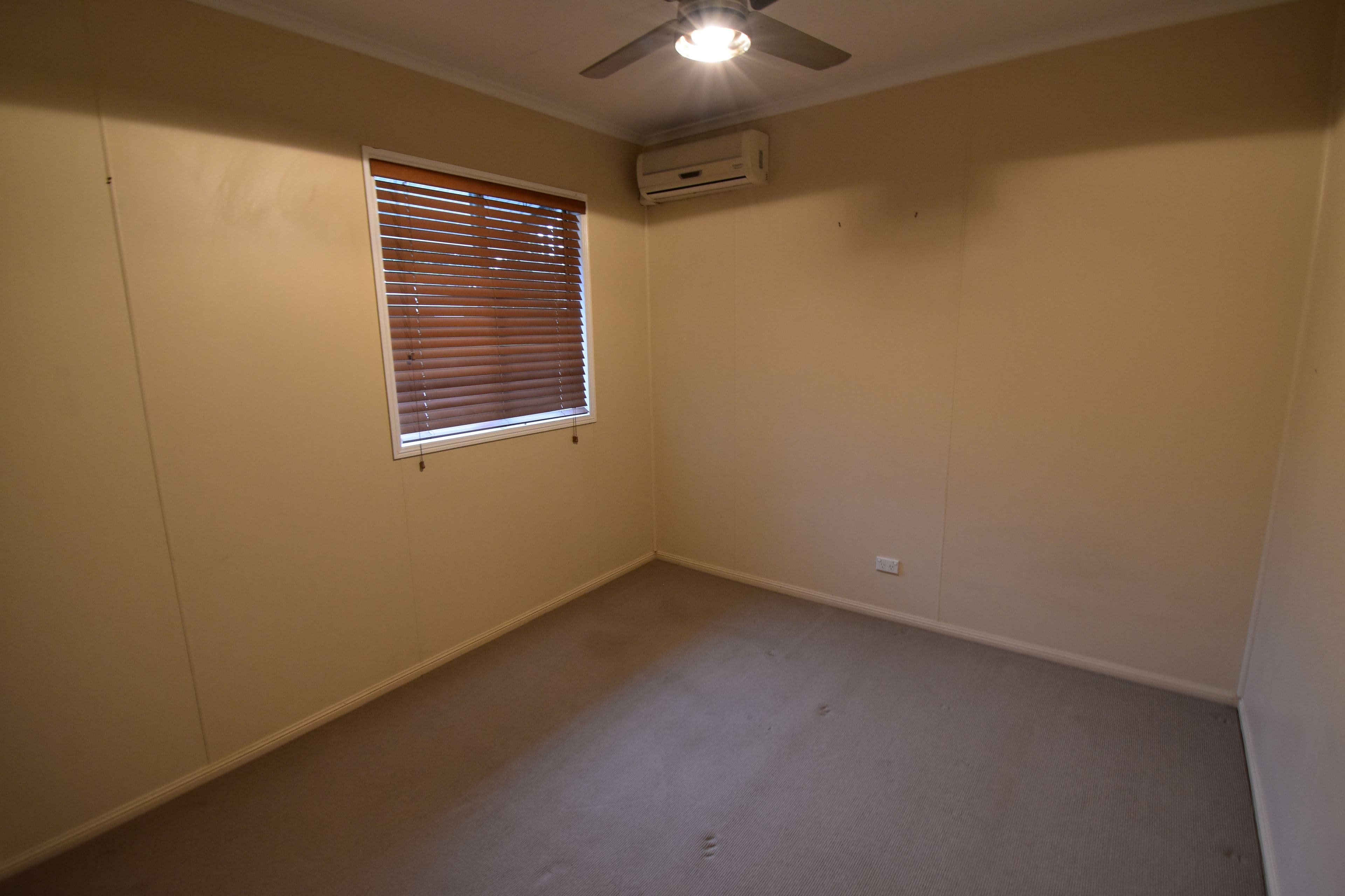 106 Cassowary Street, Longreach QLD 4730, Longreach - Thumbnail 2