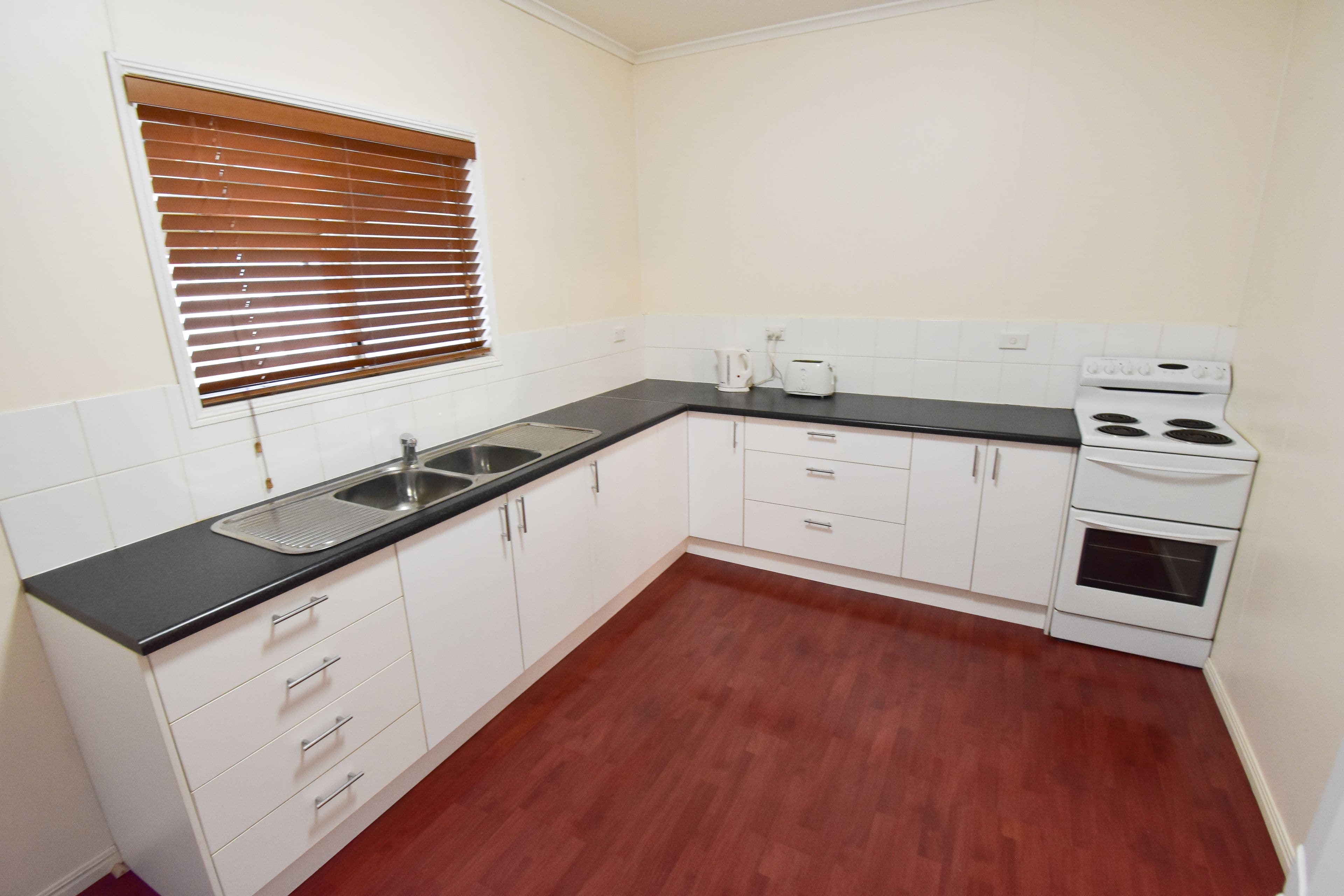 106 Cassowary Street, Longreach QLD 4730, Longreach - Thumbnail 4
