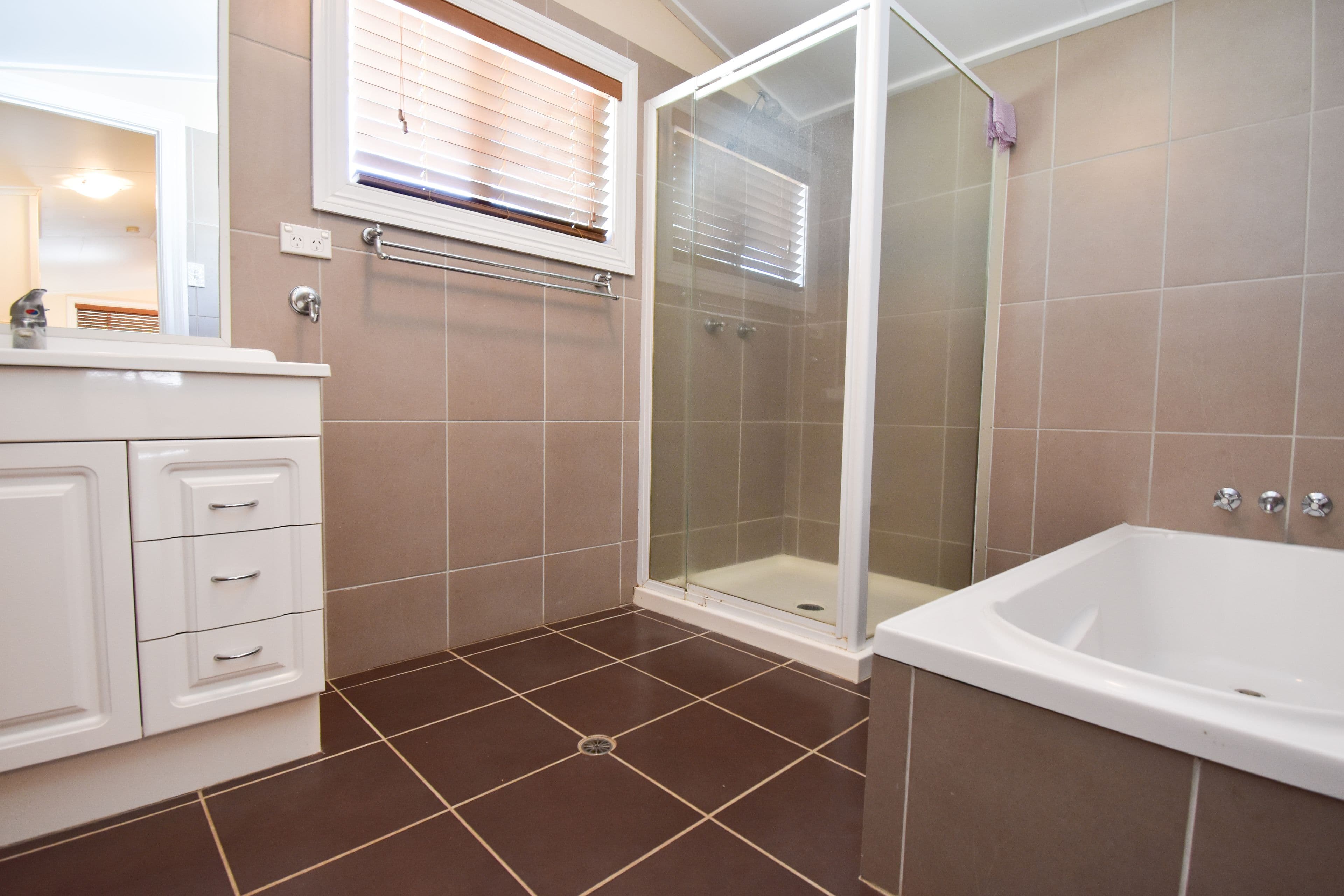 106 Cassowary Street, Longreach QLD 4730, Longreach - Thumbnail 7