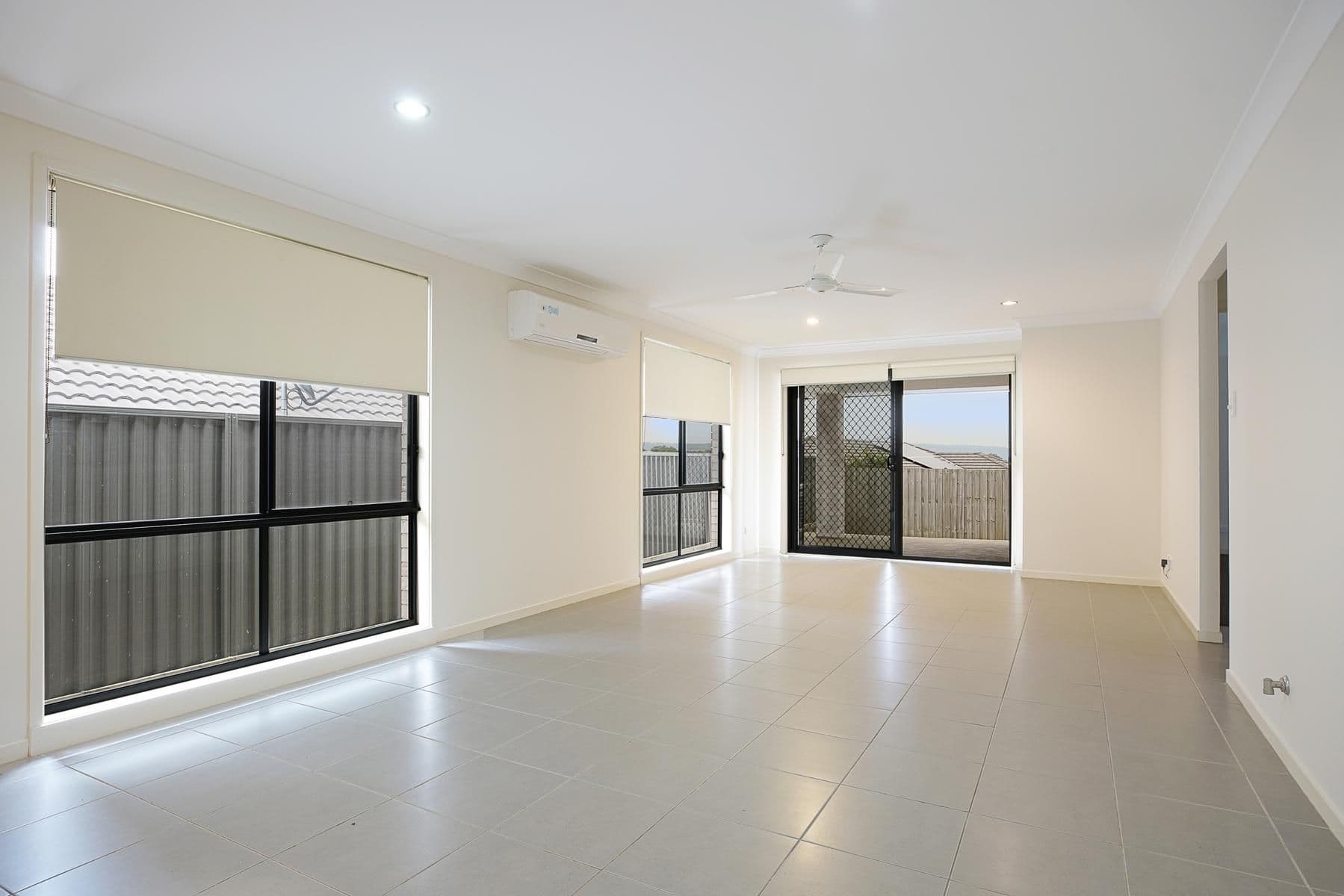 25 Blue View Terrace, Glenmore Park NSW 2745, Glenmore Park - Thumbnail 3
