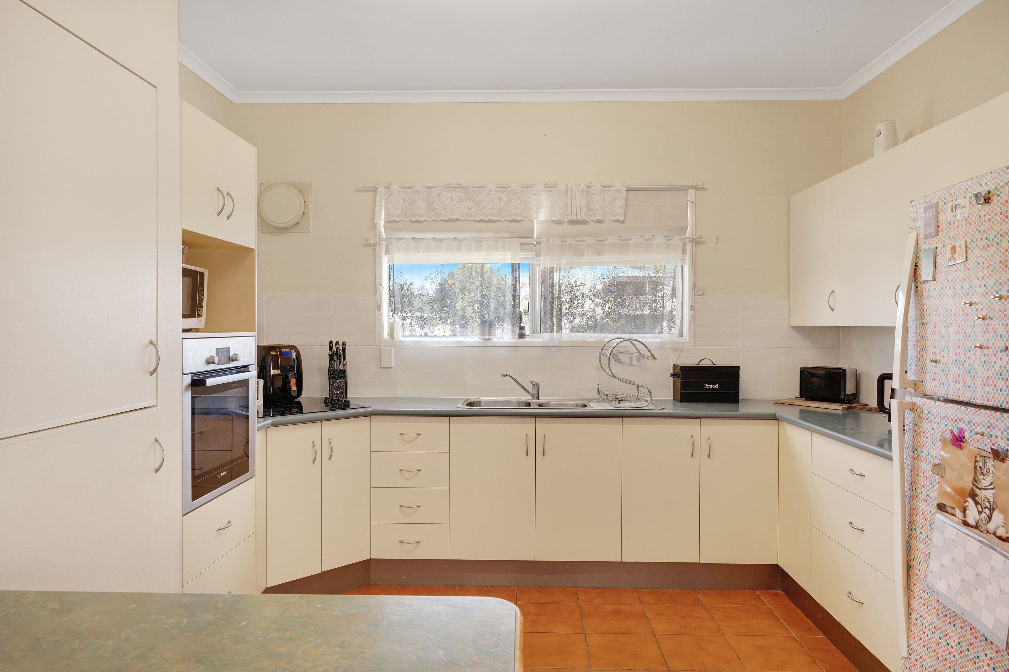 24 Garnet Street, Emerald QLD 4720, Emerald - Thumbnail 7