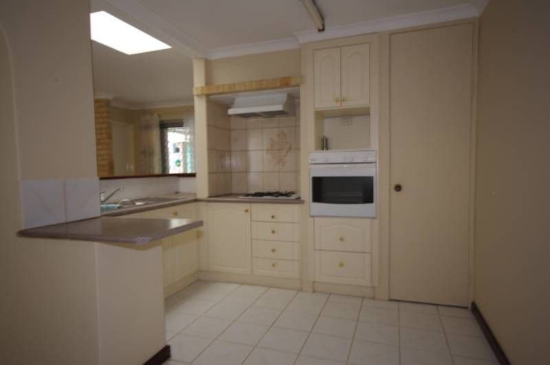 16 Roydon Way, GIRRAWHEEN WA 6064, Girrawheen - Thumbnail 2