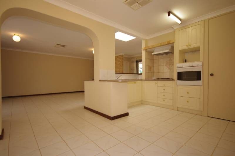 16 Roydon Way, GIRRAWHEEN WA 6064, Girrawheen - Thumbnail 4
