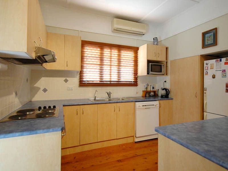 27 Amboina Avenue, PALM BEACH QLD 4221, Palm Beach - Thumbnail 3