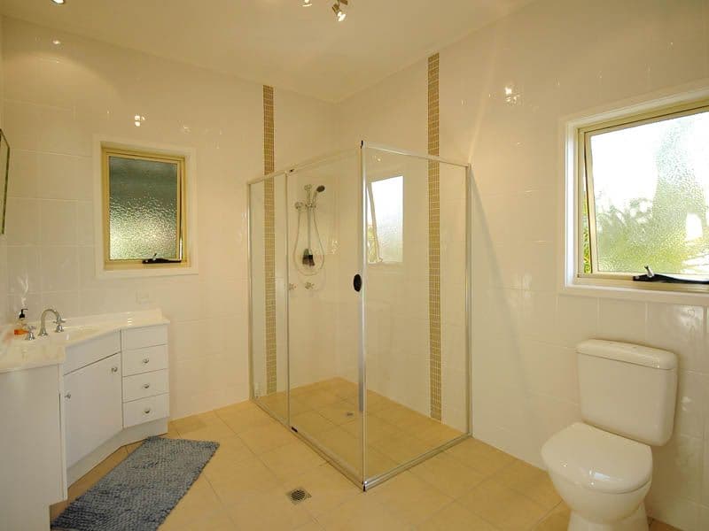 27 Amboina Avenue, PALM BEACH QLD 4221, Palm Beach - Thumbnail 5