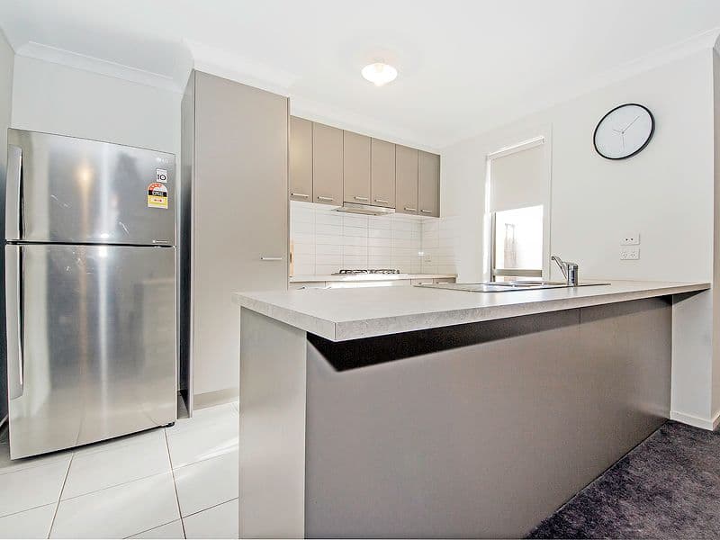 27 Chapel Street, Point Cook VIC 3030, Point Cook - Thumbnail 3