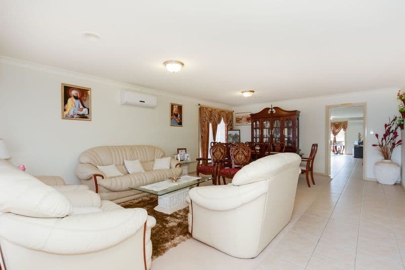 4 Todd Court, ROXBURGH PARK VIC 3064, Roxburgh Park - Thumbnail 3