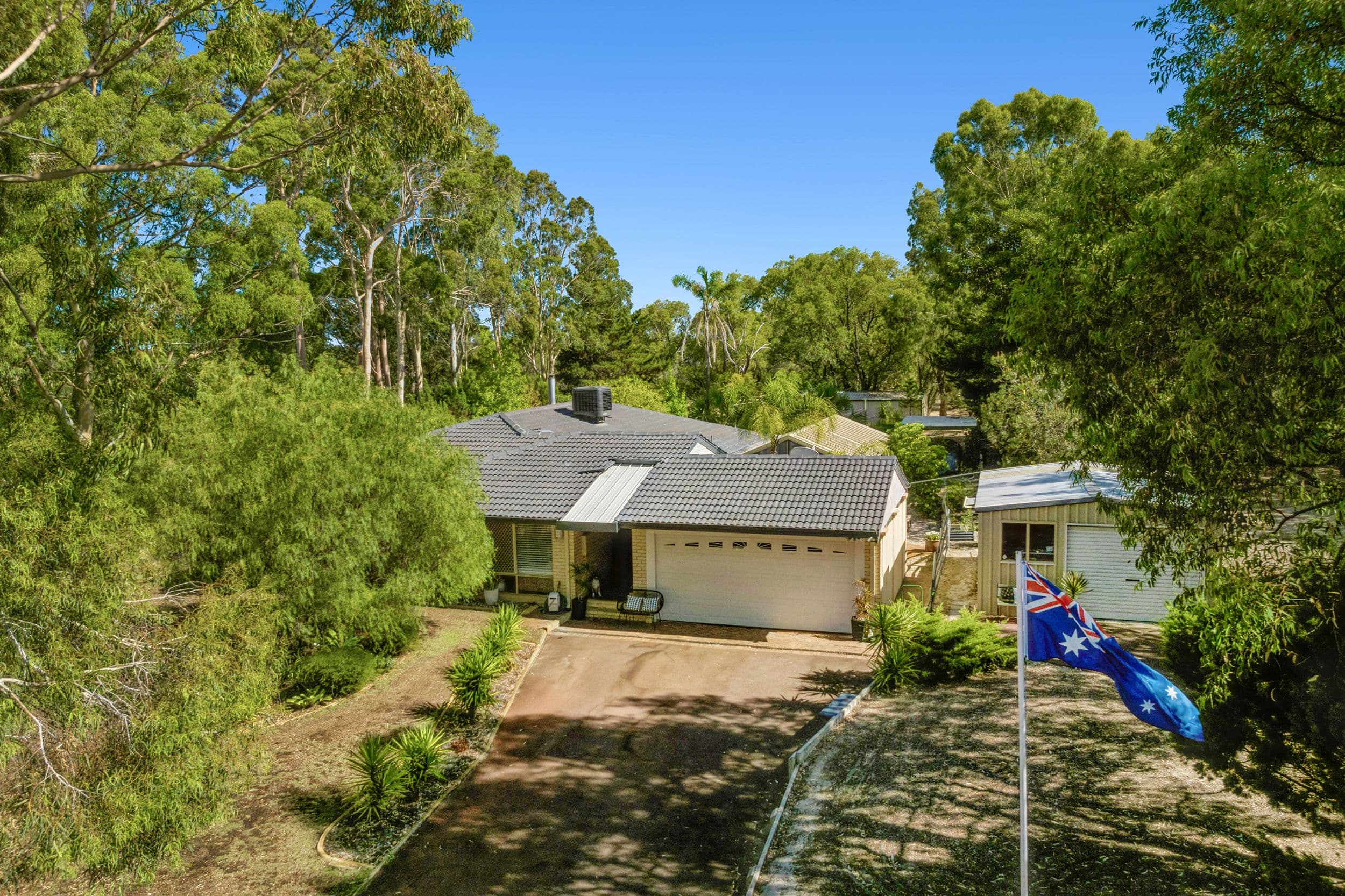 29 Lakelands Drive, GNANGARA WA 6077, Gnangara - Thumbnail 2