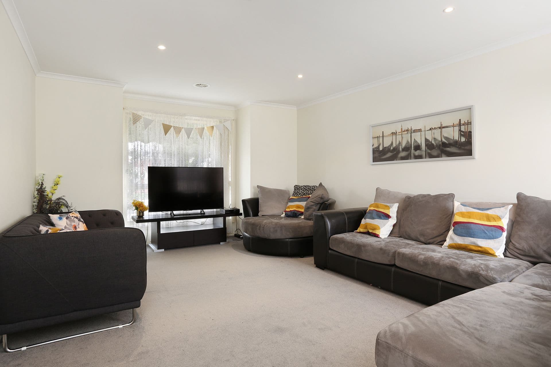 12 Lauderdale Drive, Tarneit VIC 3029, Tarneit - Thumbnail 2