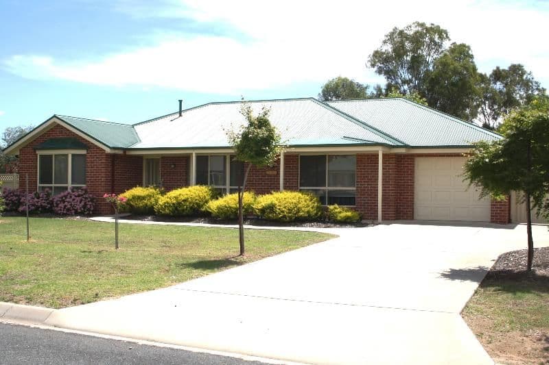 4 Hall Court, HOWLONG NSW 2643, Howlong - Image 1