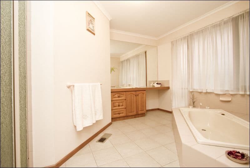 36 Binnak Drive, WATSONIA NORTH VIC 3087, Watsonia North - Thumbnail 6