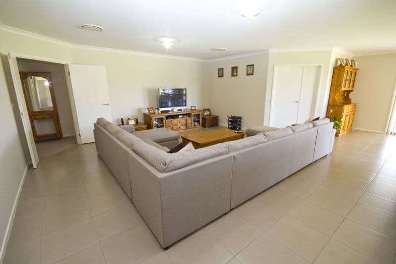 4  Zappacosta Crescent, YOOGALI NSW 2680, Yoogali - Thumbnail 6