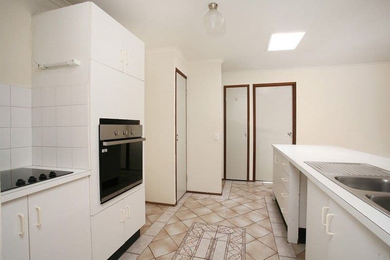 130 Olsen Avenue, ARUNDEL QLD 4214, Arundel - Thumbnail 7