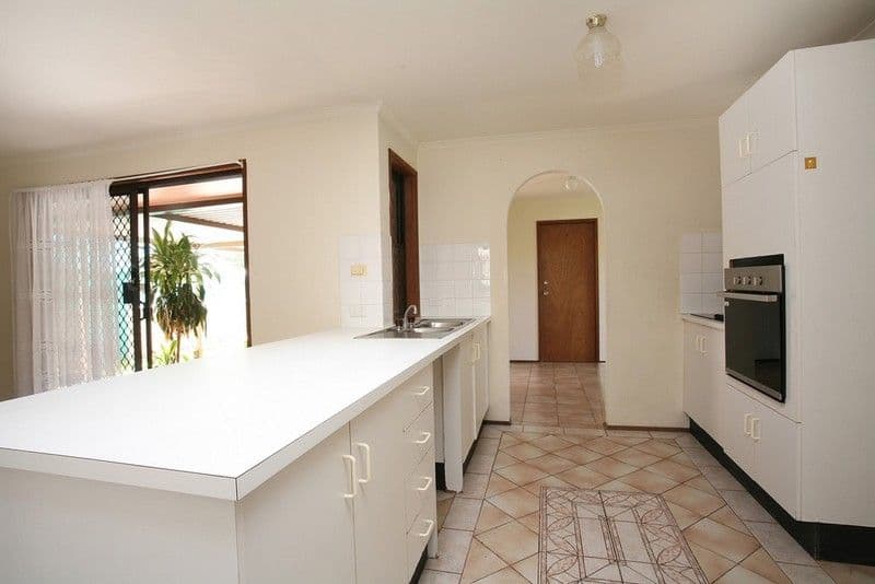130 Olsen Avenue, ARUNDEL QLD 4214, Arundel - Thumbnail 8
