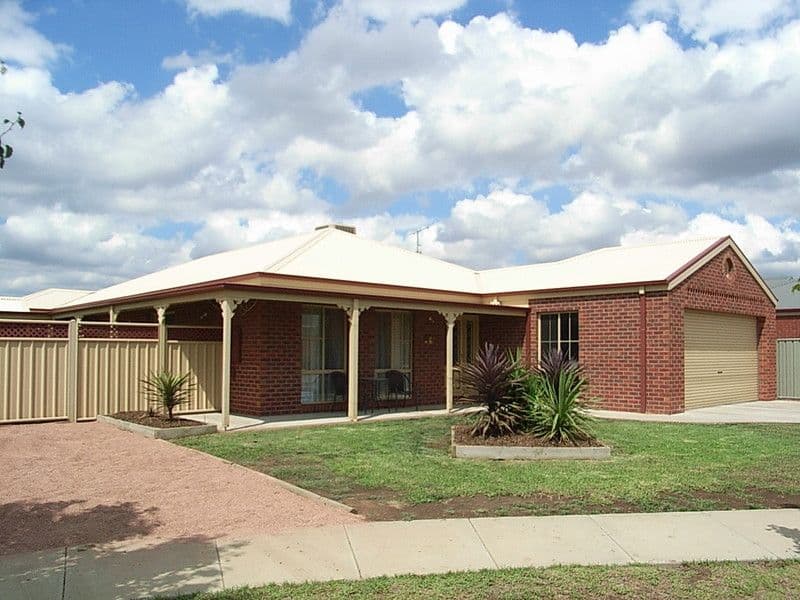 8 Victoria Place, ECHUCA VIC 3564, Echuca - Image 1