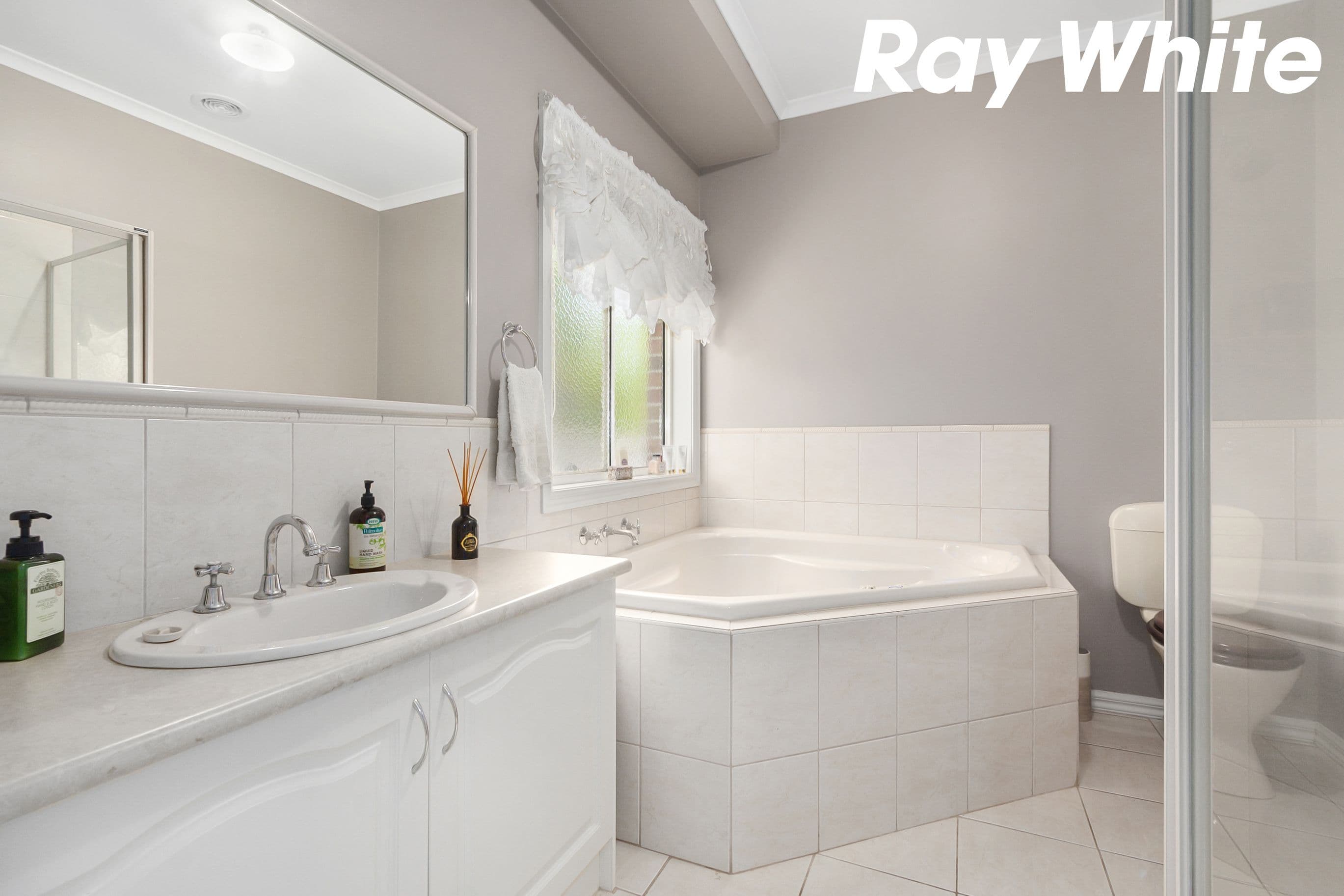 11 Banks Road, Pakenham VIC 3810, Pakenham - Thumbnail 5