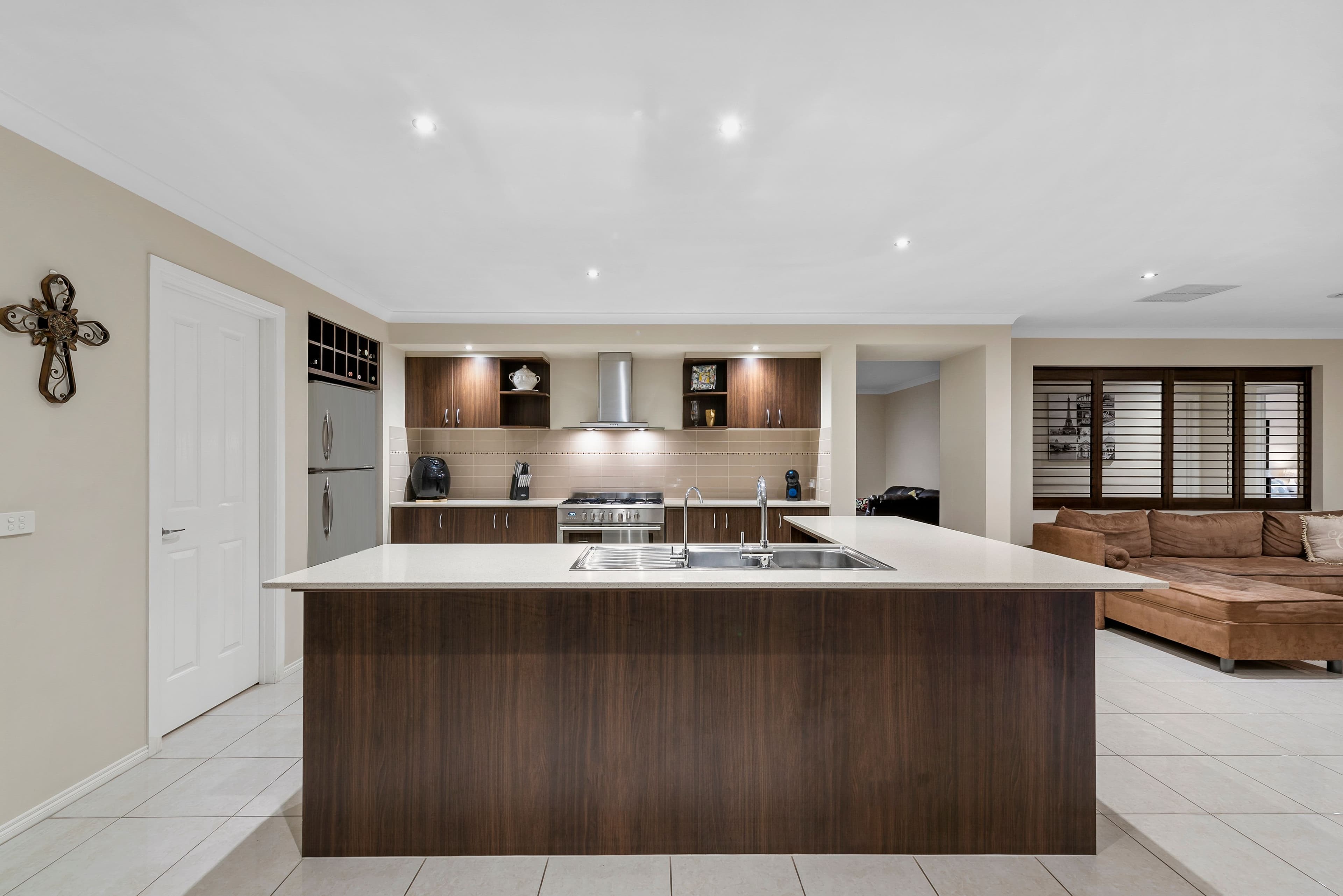 6 Wakefield Road, Taylors Hill VIC 3037, Taylors Hill - Thumbnail 2