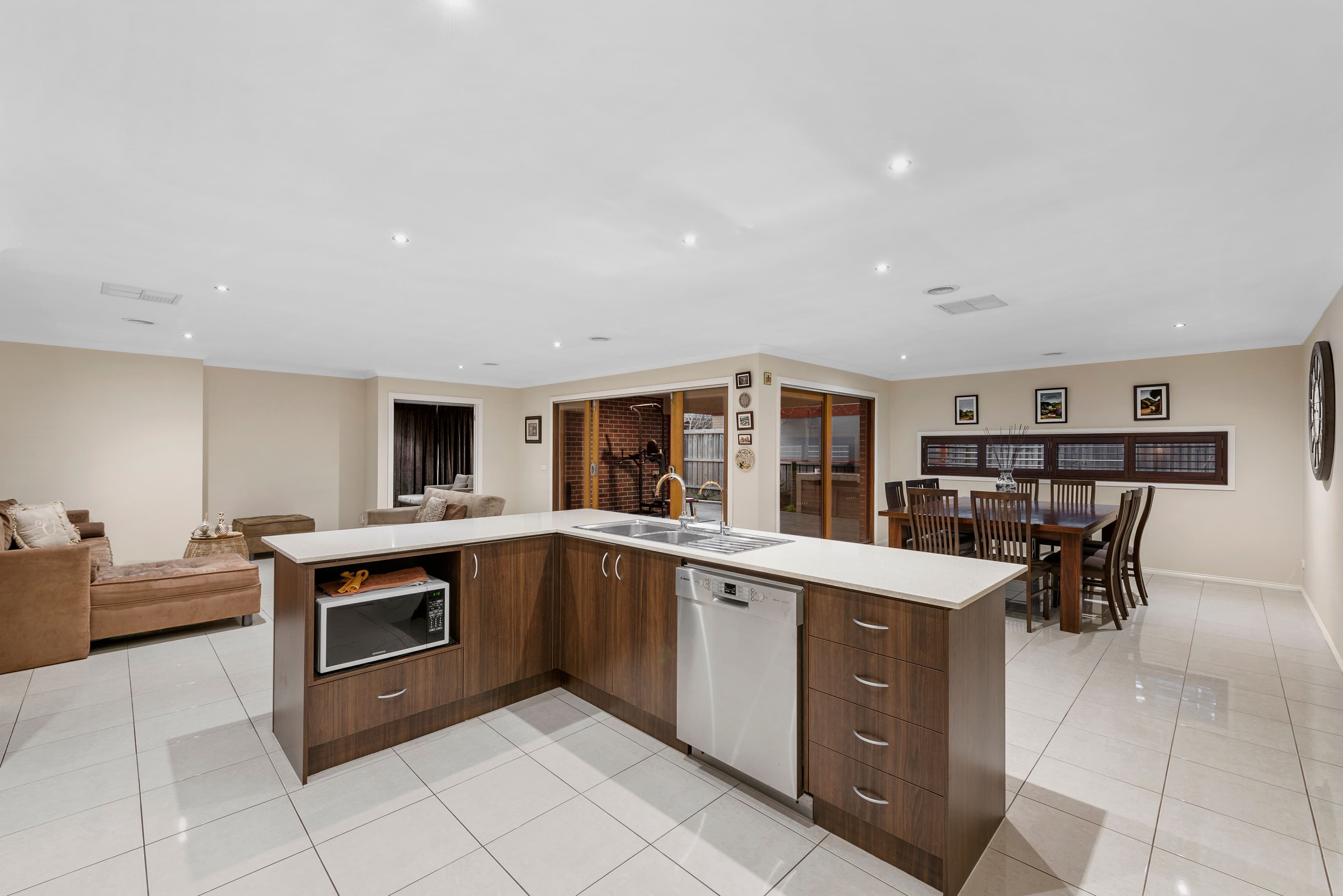 6 Wakefield Road, Taylors Hill VIC 3037, Taylors Hill - Thumbnail 3