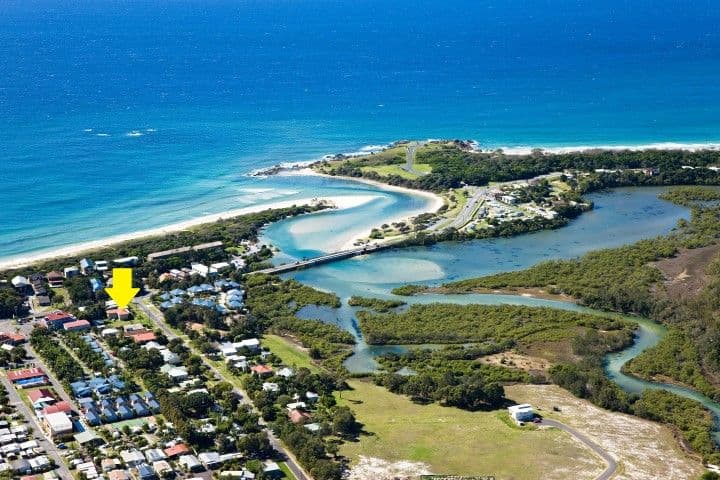 1 Creek Street, Hastings Point - Image 1