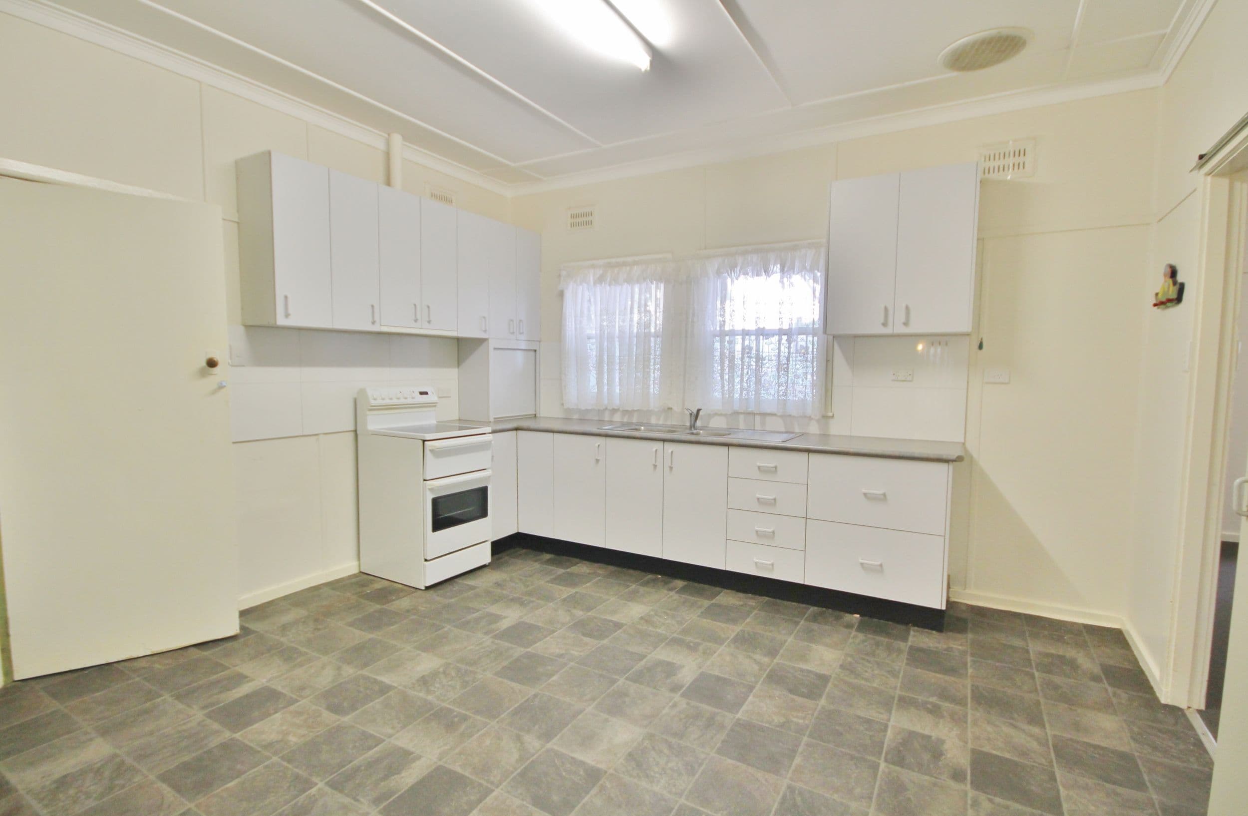 1 Margaret Street, Young - Thumbnail 2