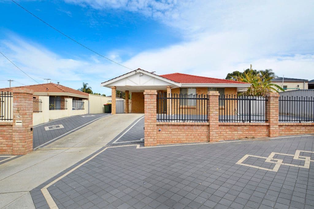 4 Oakleaf Circle, Mirrabooka WA 6061, Mirrabooka - Image 1