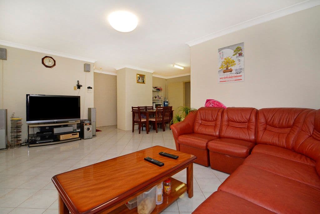 4 Oakleaf Circle, Mirrabooka WA 6061, Mirrabooka - Thumbnail 8