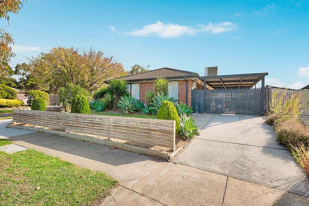 7 Josephine Avenue, Cranbourne North VIC 3977, Cranbourne North - Thumbnail 2