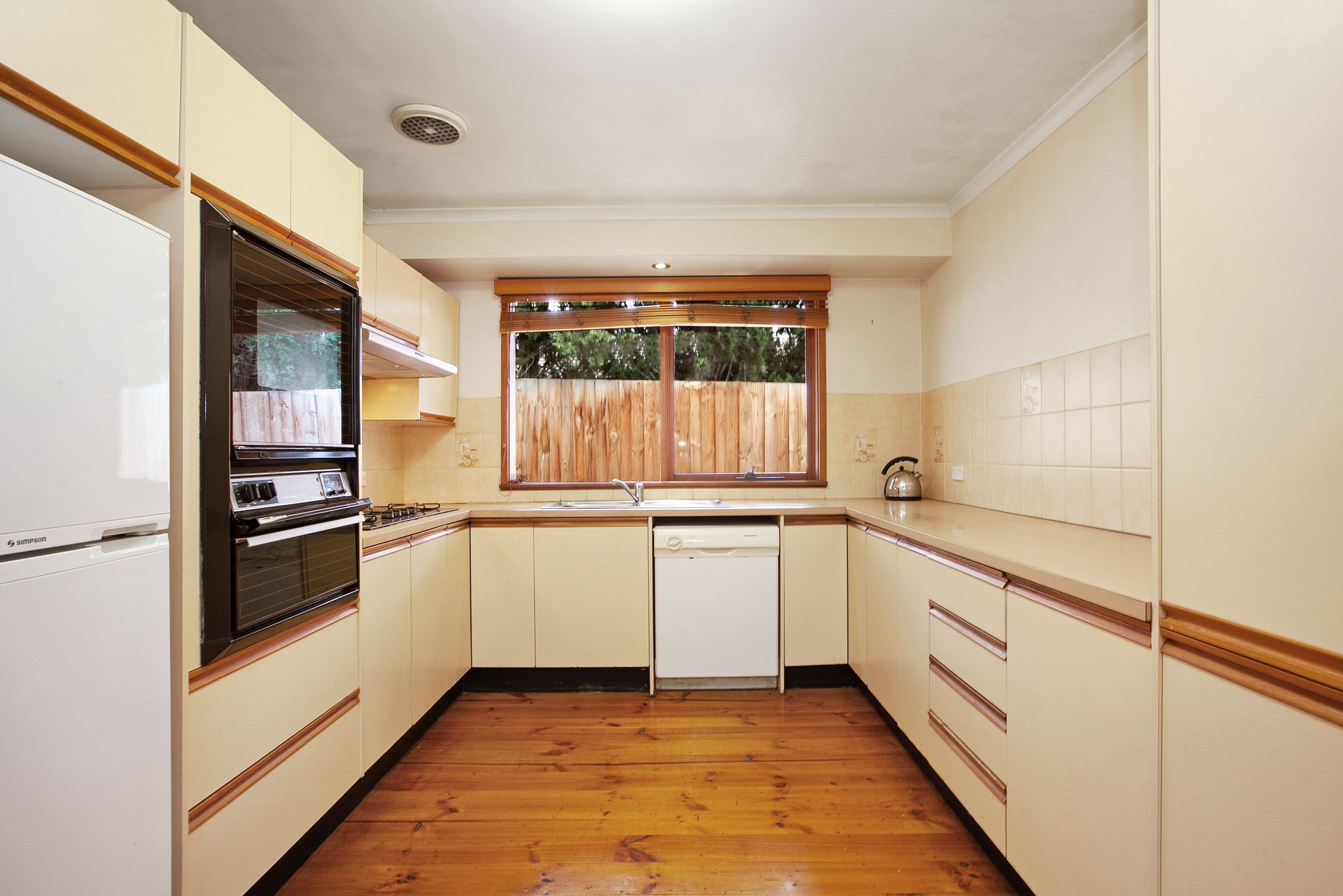 27 Larool Avenue, SAINT HELENA VIC 3088, St Helena - Thumbnail 5
