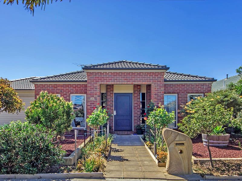 82 Inglewood Drive, BURNSIDE HEIGHTS VIC 3023, Burnside Heights - Thumbnail 2