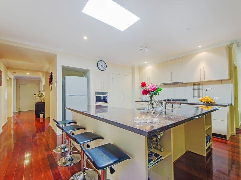 82 Inglewood Drive, BURNSIDE HEIGHTS VIC 3023, Burnside Heights - Thumbnail 4