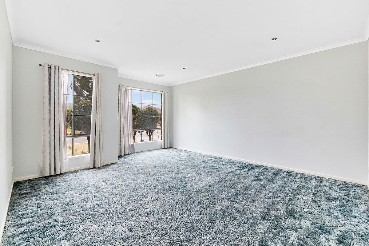 17 Tyndall Street, Cranbourne East VIC 3977, Cranbourne East - Thumbnail 2