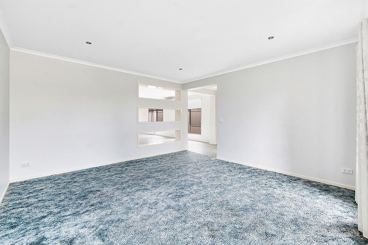 17 Tyndall Street, Cranbourne East VIC 3977, Cranbourne East - Thumbnail 3