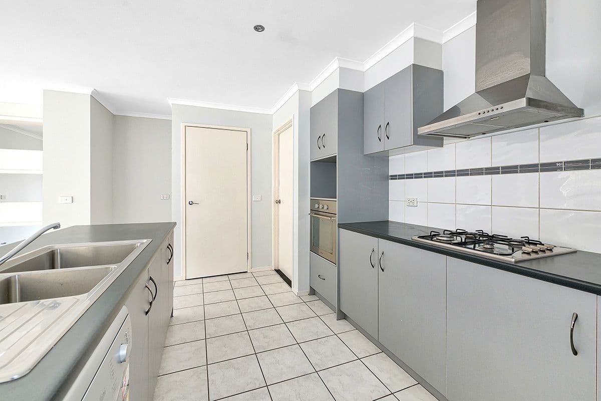 17 Tyndall Street, Cranbourne East VIC 3977, Cranbourne East - Thumbnail 5