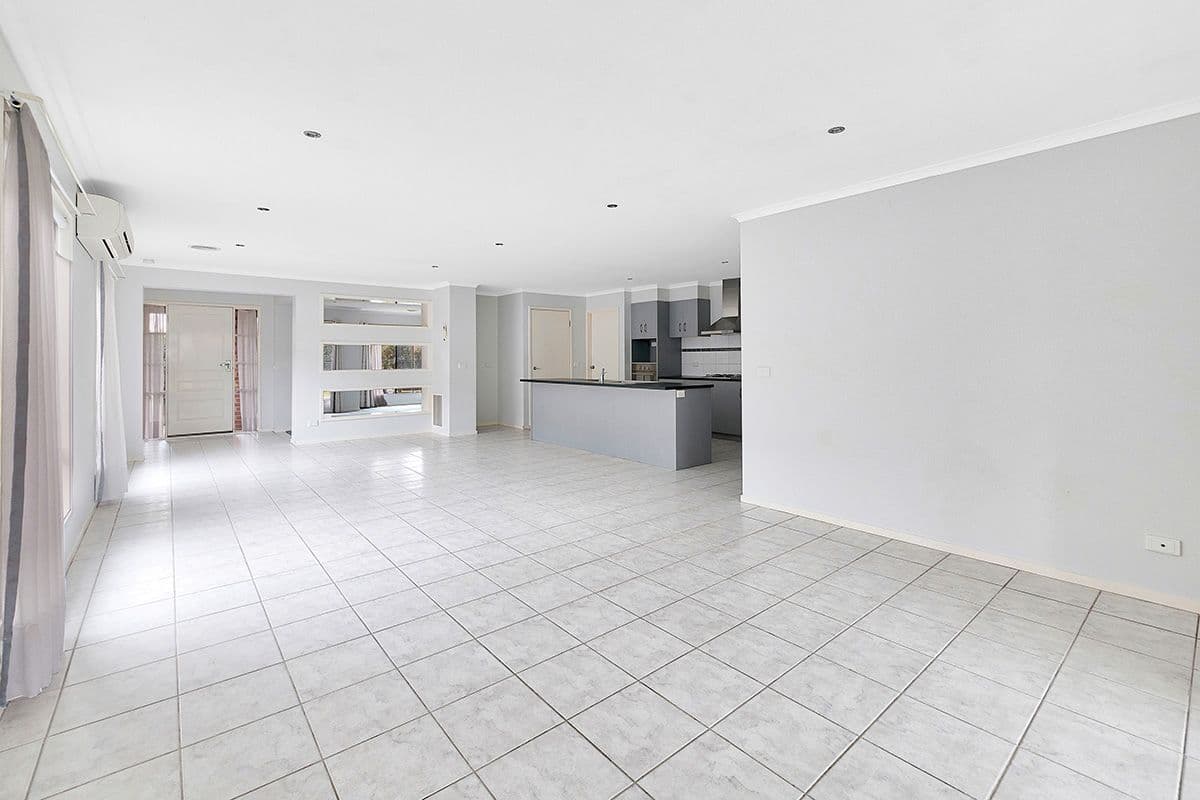17 Tyndall Street, Cranbourne East VIC 3977, Cranbourne East - Thumbnail 7