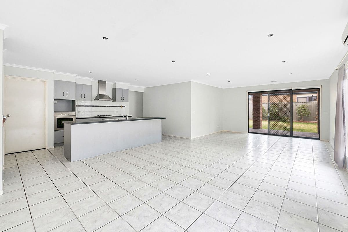 17 Tyndall Street, Cranbourne East VIC 3977, Cranbourne East - Thumbnail 8