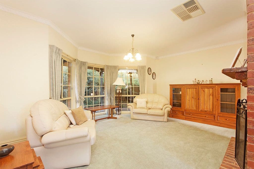 33 Joan Avenue, Ferntree Gully VIC 3156, Ferntree Gully - Thumbnail 2