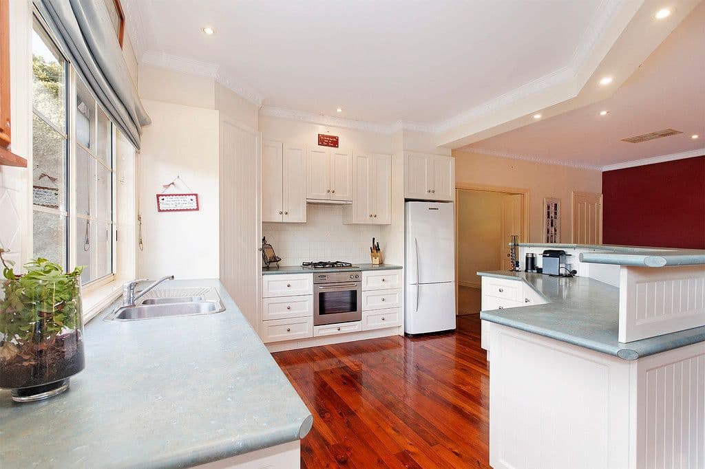 33 Joan Avenue, Ferntree Gully VIC 3156, Ferntree Gully - Thumbnail 3