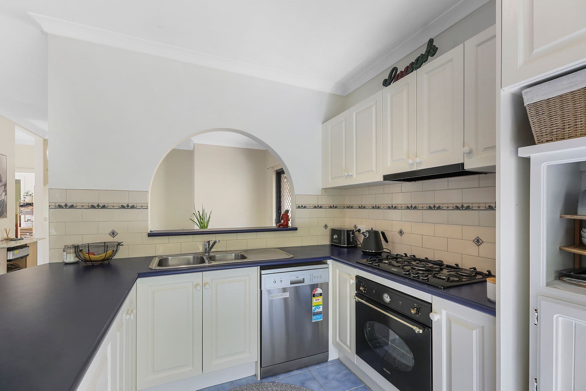 6 Macalister Place, Pakenham VIC 3810, Pakenham - Thumbnail 5