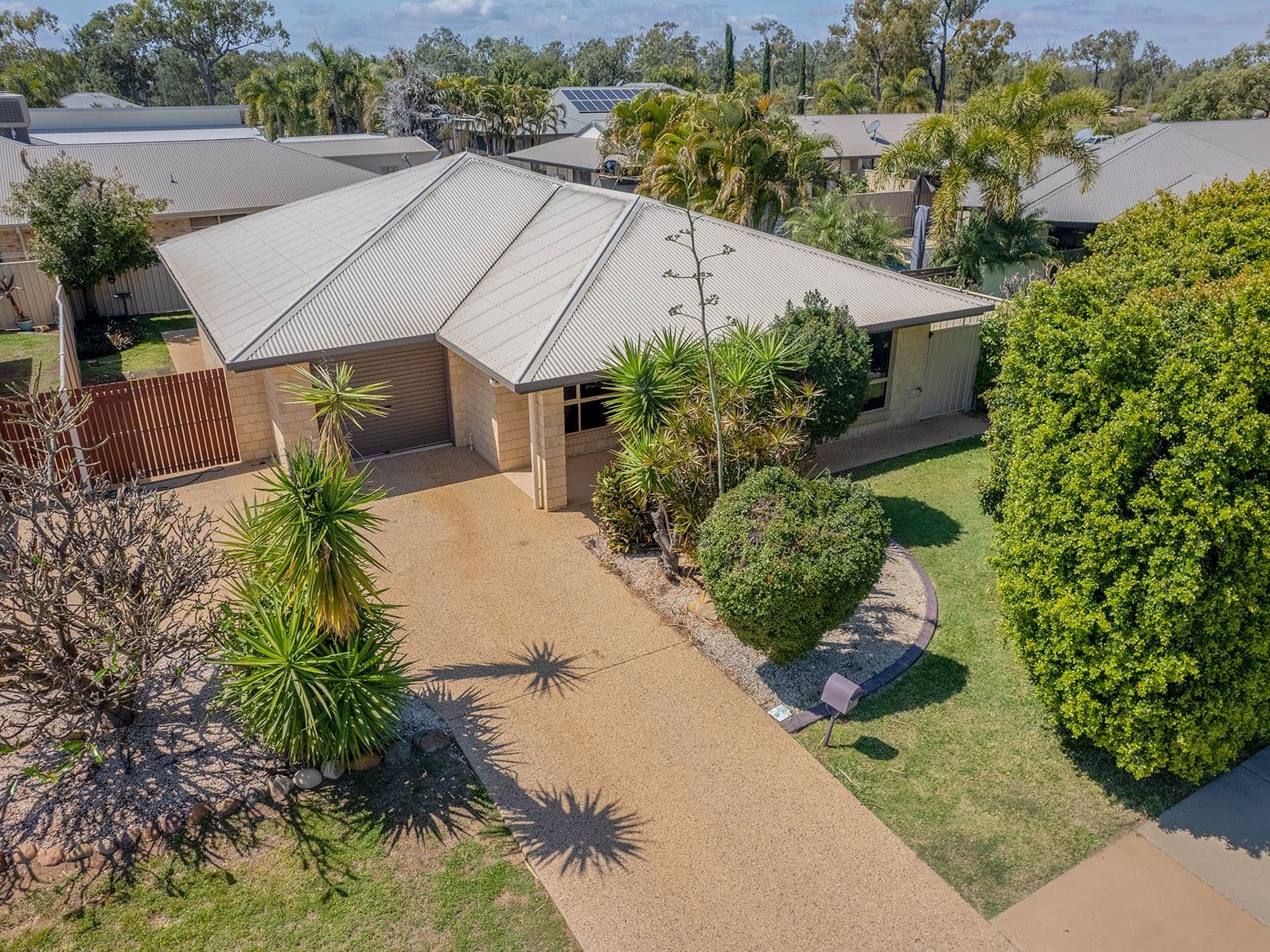4 Vine Street, Emerald QLD 4720, Emerald - Thumbnail 2
