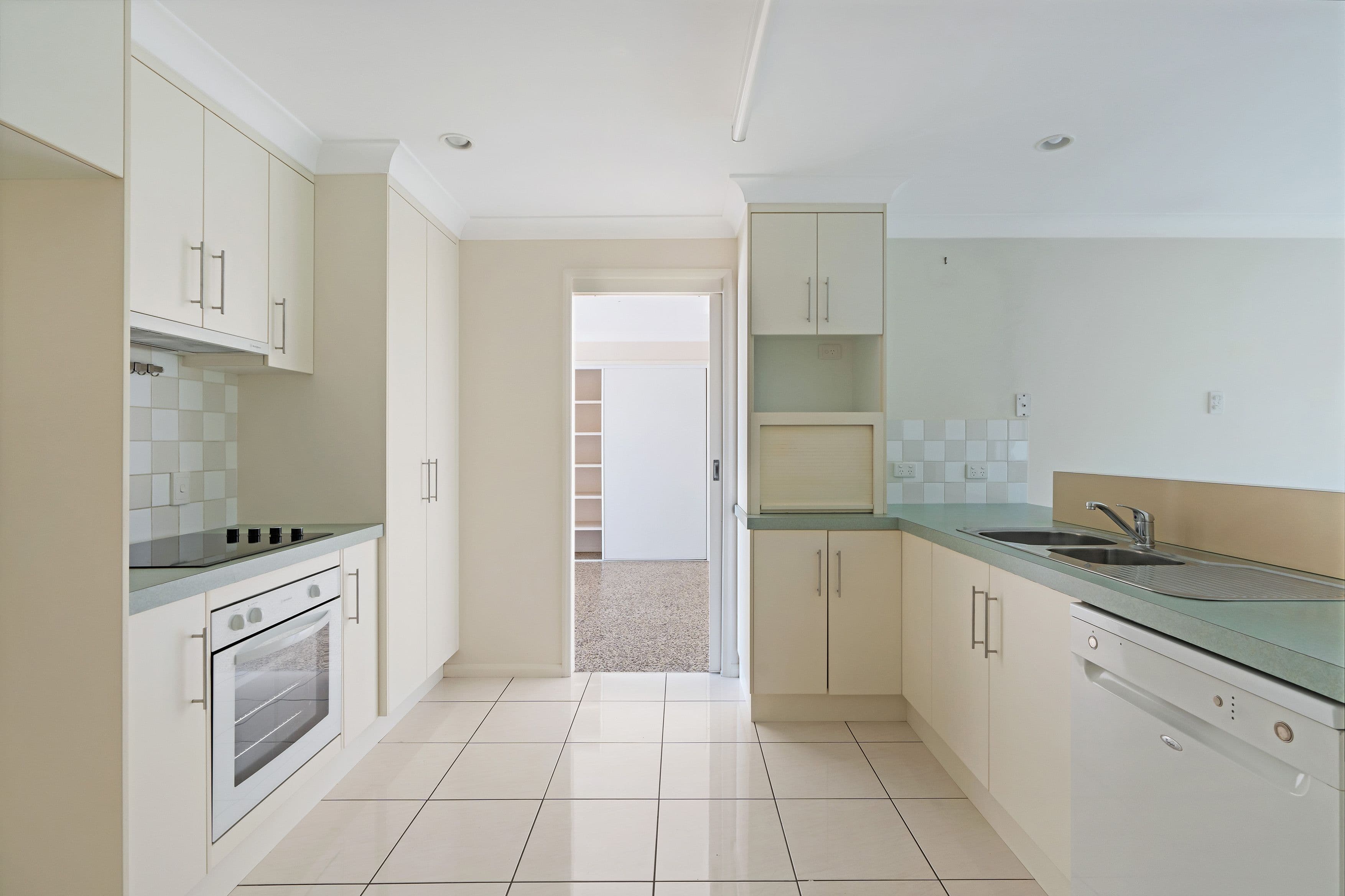 4 Vine Street, Emerald QLD 4720, Emerald - Thumbnail 4
