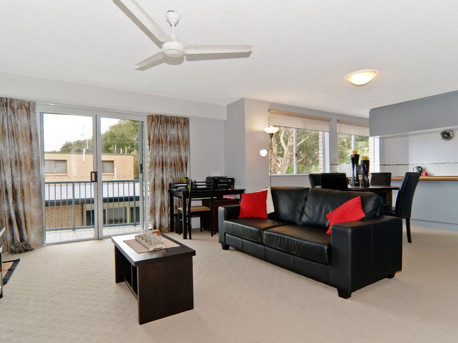 Unit 2 'Pacific Cove' 2 Upper Gay Terrace, KINGS BEACH QLD 4551, Kings Beach - Thumbnail 4