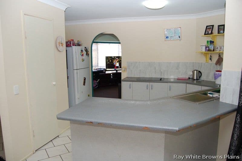 1 Town Court, BORONIA HEIGHTS QLD 4124, Boronia Heights - Thumbnail 2