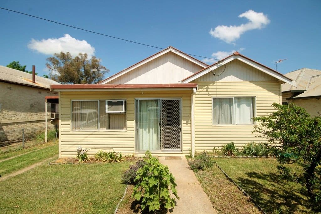34 Brock Street, Young - Image 1