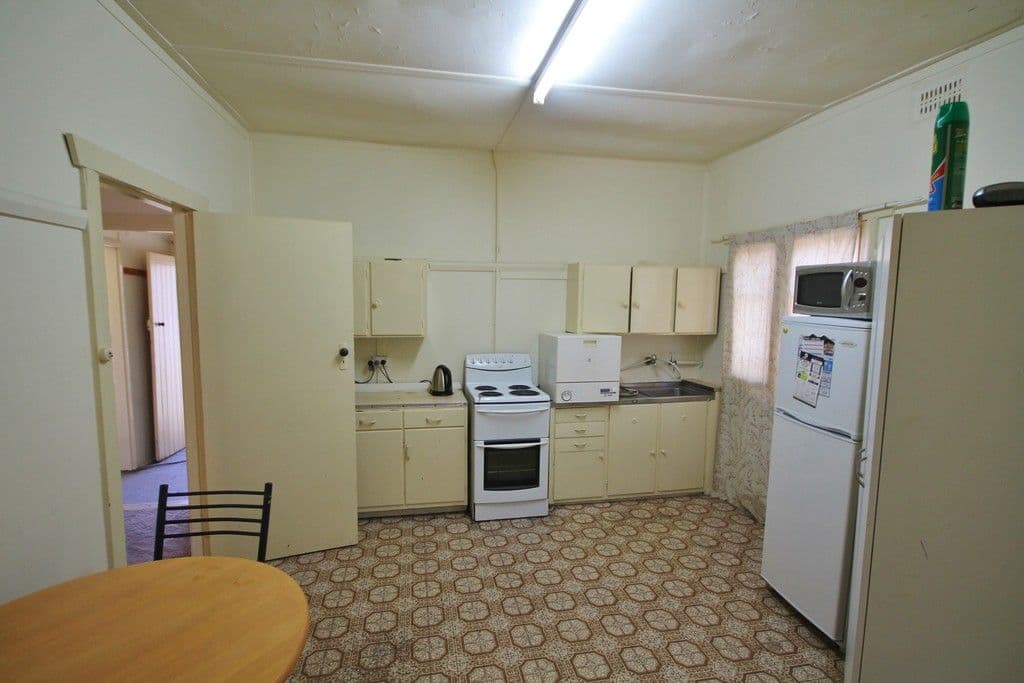 34 Brock Street, Young - Thumbnail 2