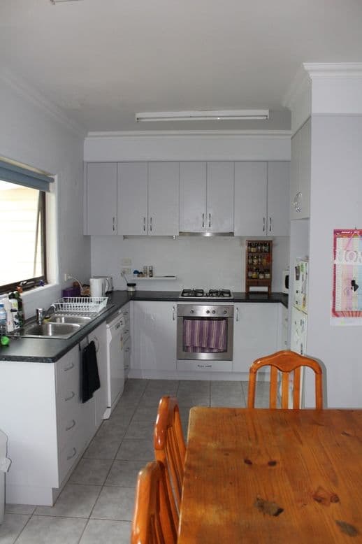 64 King Street, Hamilton VIC 3300, Hamilton - Thumbnail 2