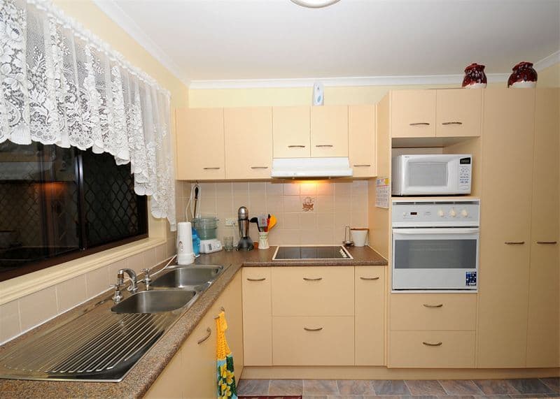 20 Aqualine Drive, POINT VERNON QLD 4655, Point Vernon - Thumbnail 2