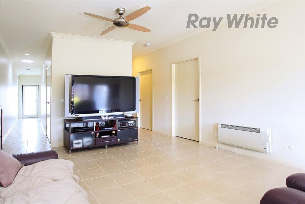 94 Boardwalk Boulevard, POINT COOK VIC 3030, Point Cook - Thumbnail 2